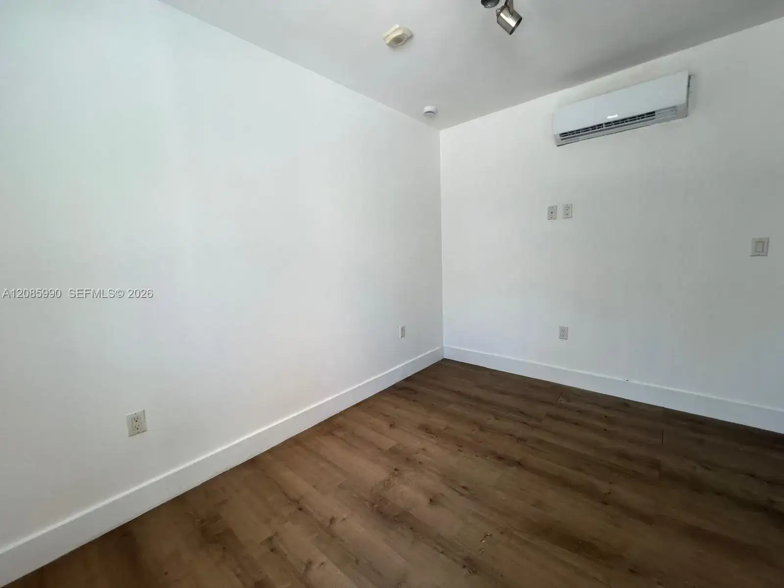 1550 NW 1st Ct # 2, Miami FL 33136 photo 2