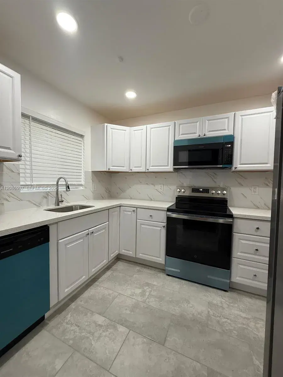 1507 Hayes St, Hollywood FL 33020