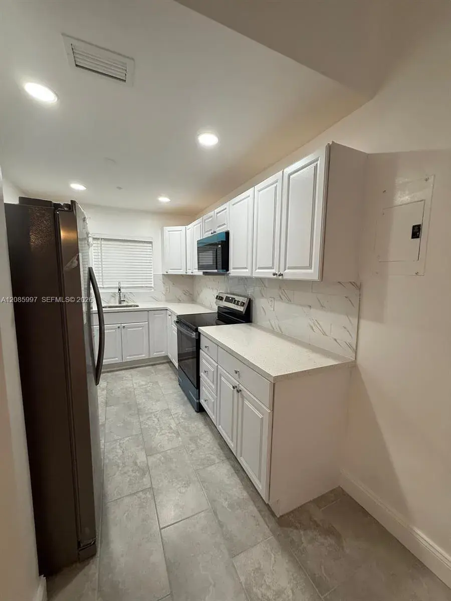 1507 Hayes St, Hollywood FL 33020