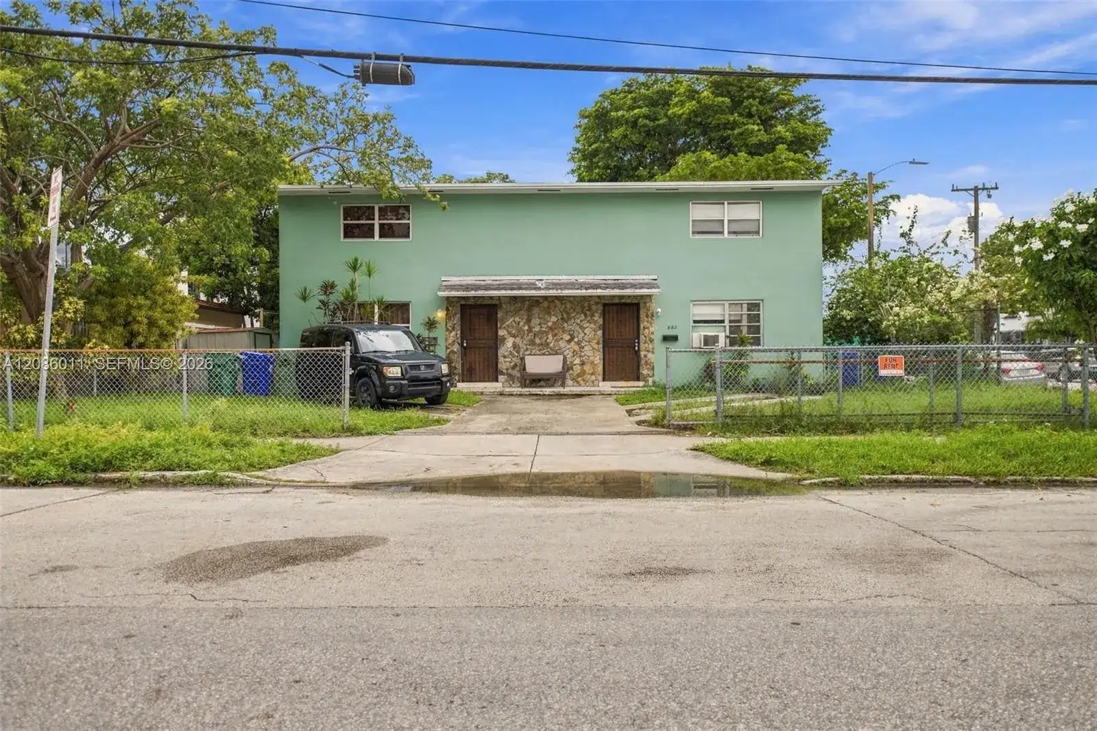 882 NW 2nd St, Miami FL 33128 photo 2