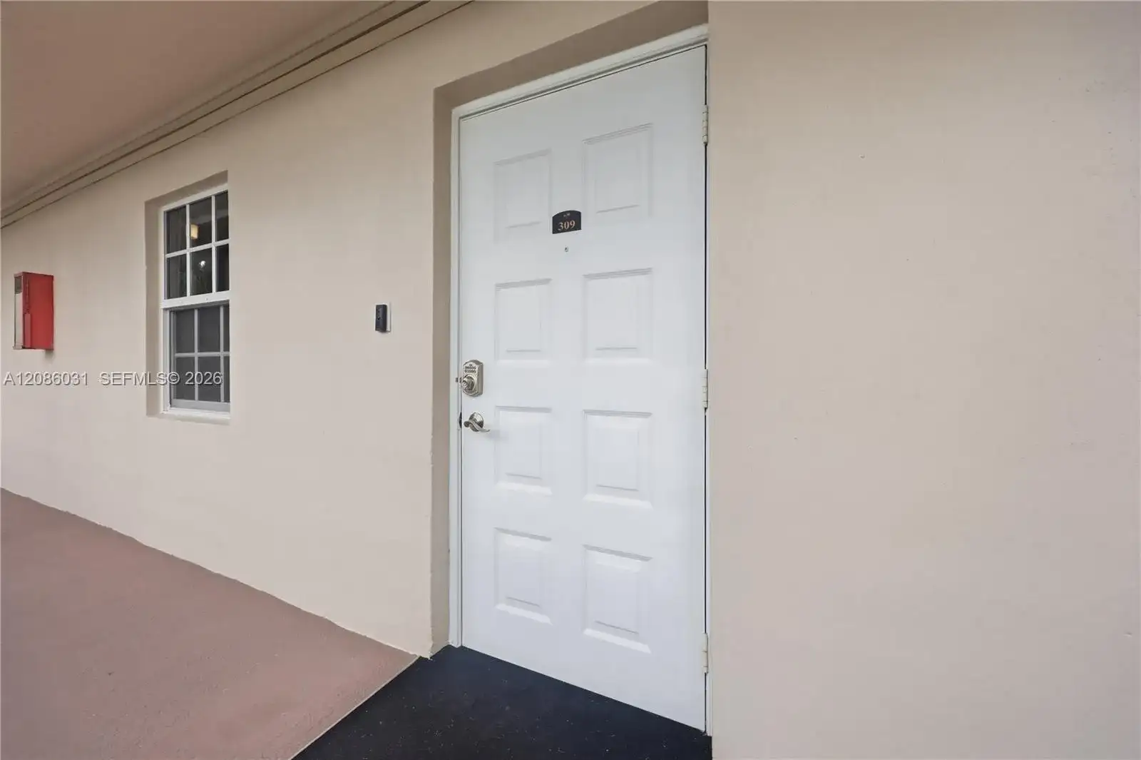 555 Oaks Ln # 309, Pompano Beach FL 33069 photo 2