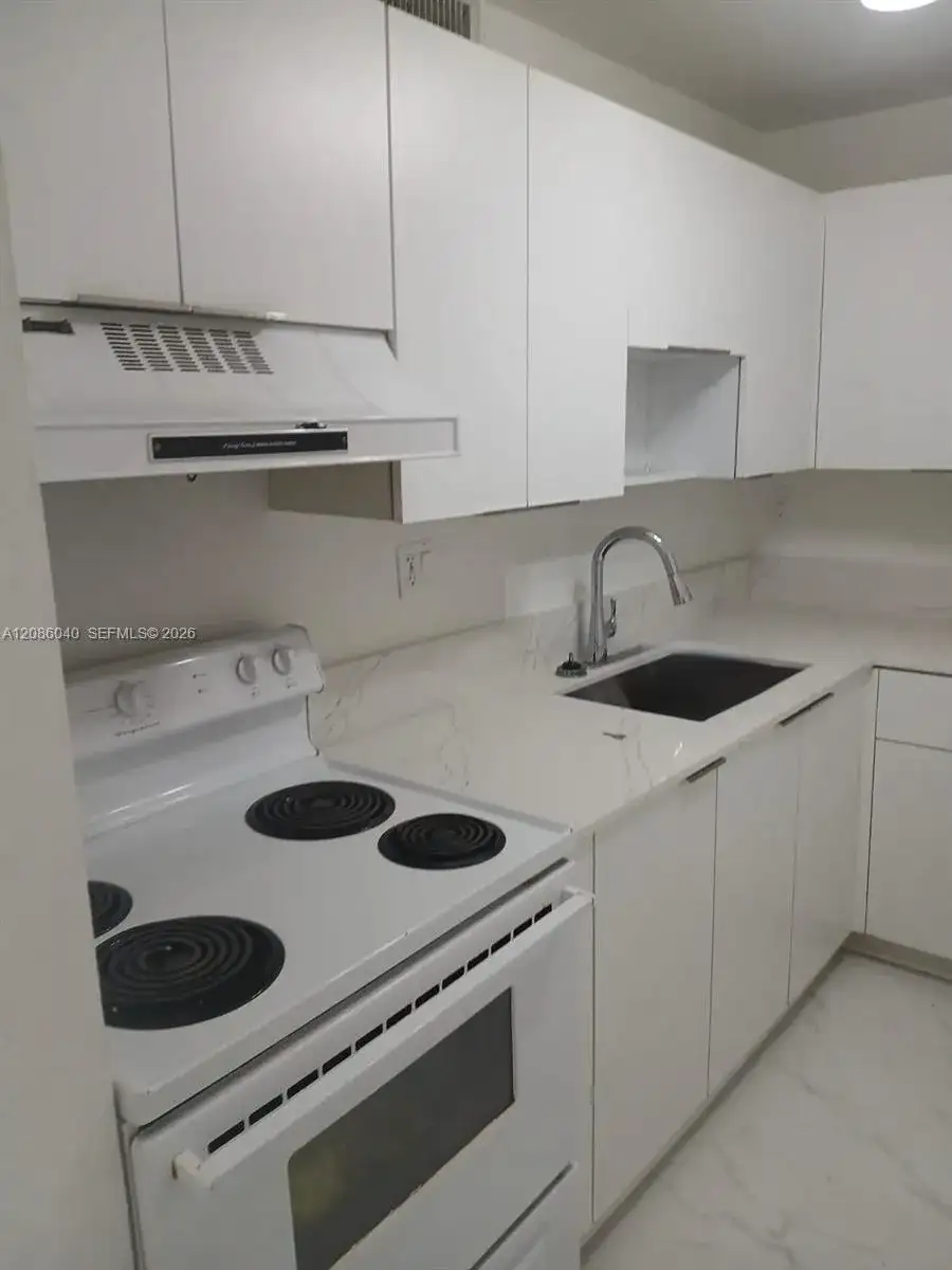 8405 NW 8th St # 311, Miami FL 33126 photo 2