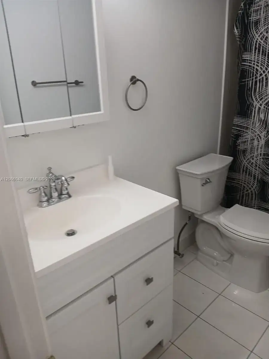 8405 NW 8th St # 311, Miami FL 33126 photo 3