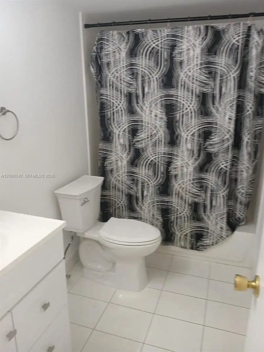 8405 NW 8th St # 311, Miami FL 33126 photo 4