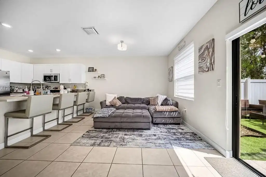 10657 W 32nd Ln, Hialeah FL 33018
