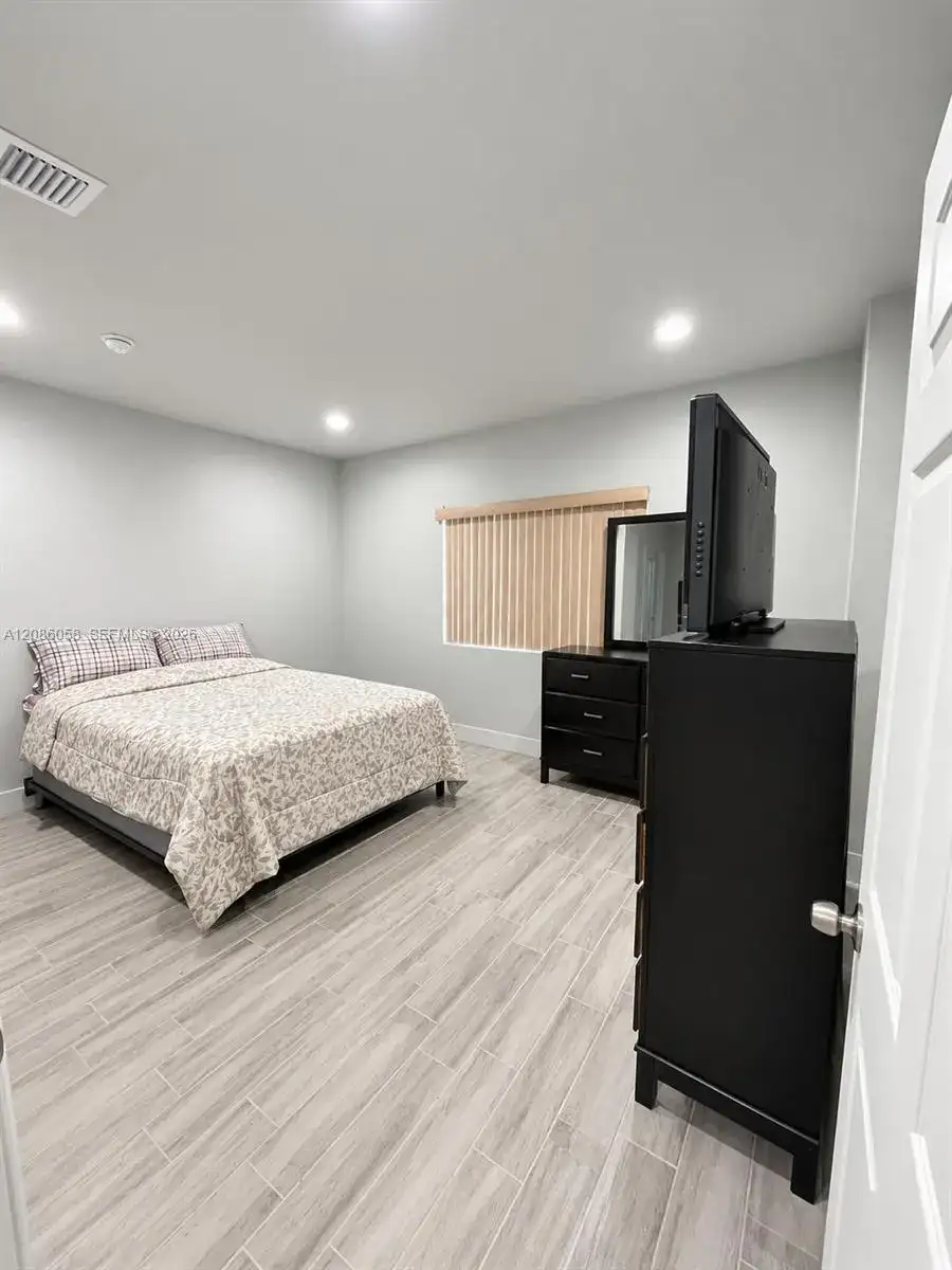 4420 NW 30th Ave, Miami FL 33142 photo 3