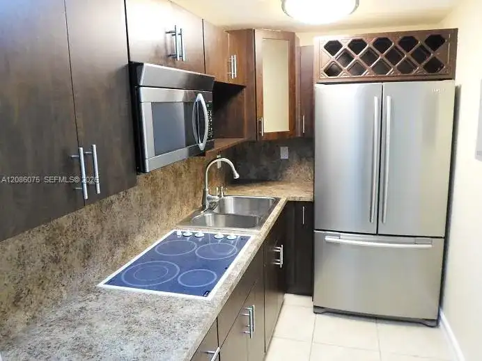 6960 Miami Gardens Dr # 530A, Hialeah FL 33015 photo 2