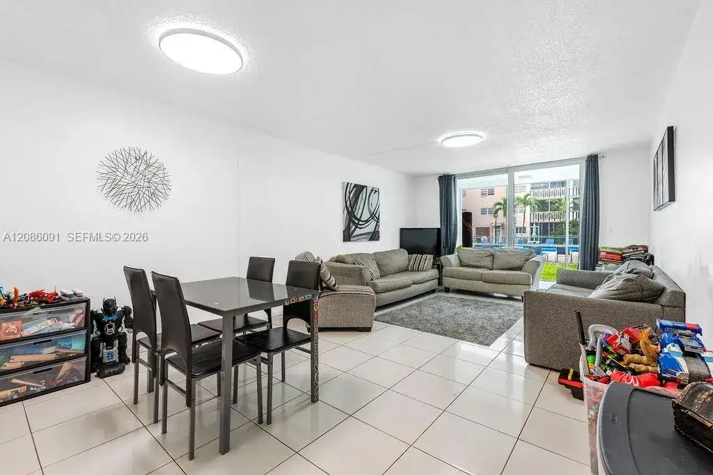 319 NE 14th Ave # 106, Hallandale Beach FL 33009