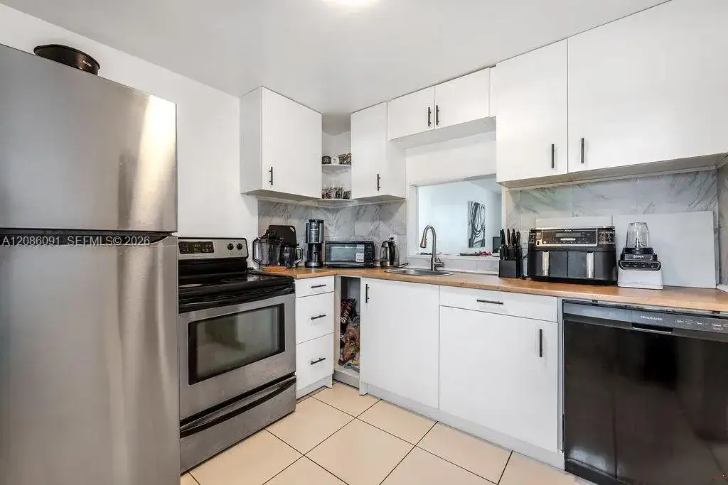 319 NE 14th Ave # 106, Hallandale Beach FL 33009 photo 3