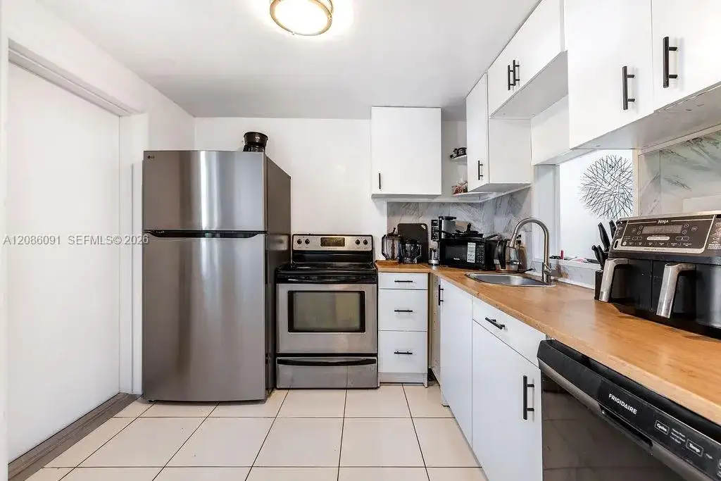 319 NE 14th Ave # 106, Hallandale Beach FL 33009 photo 4