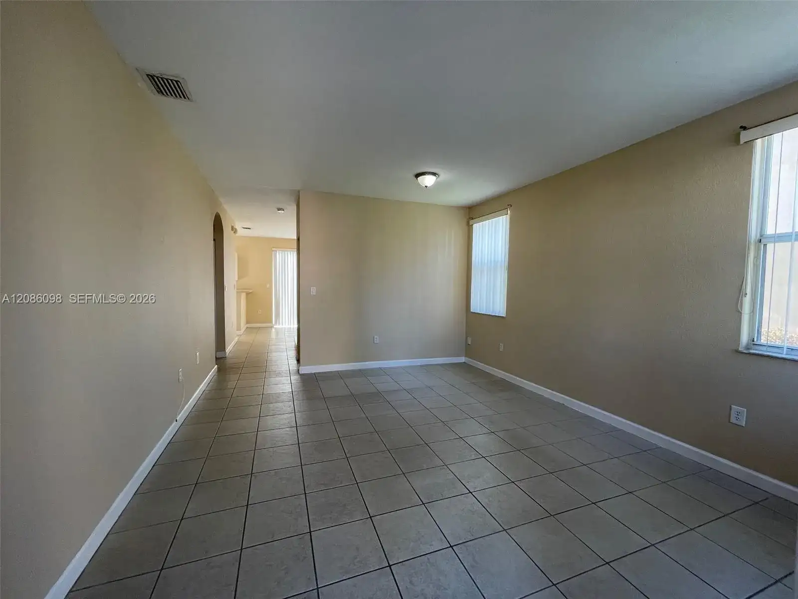 992 NE 41st Pl, Homestead FL 33033 photo 2