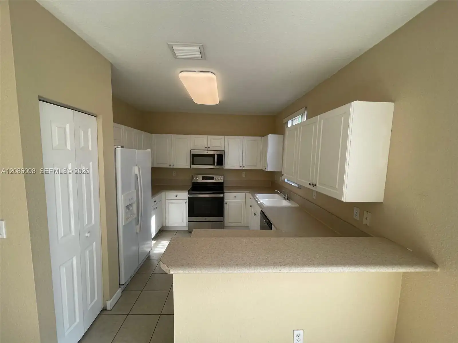 992 NE 41st Pl, Homestead FL 33033 photo 3
