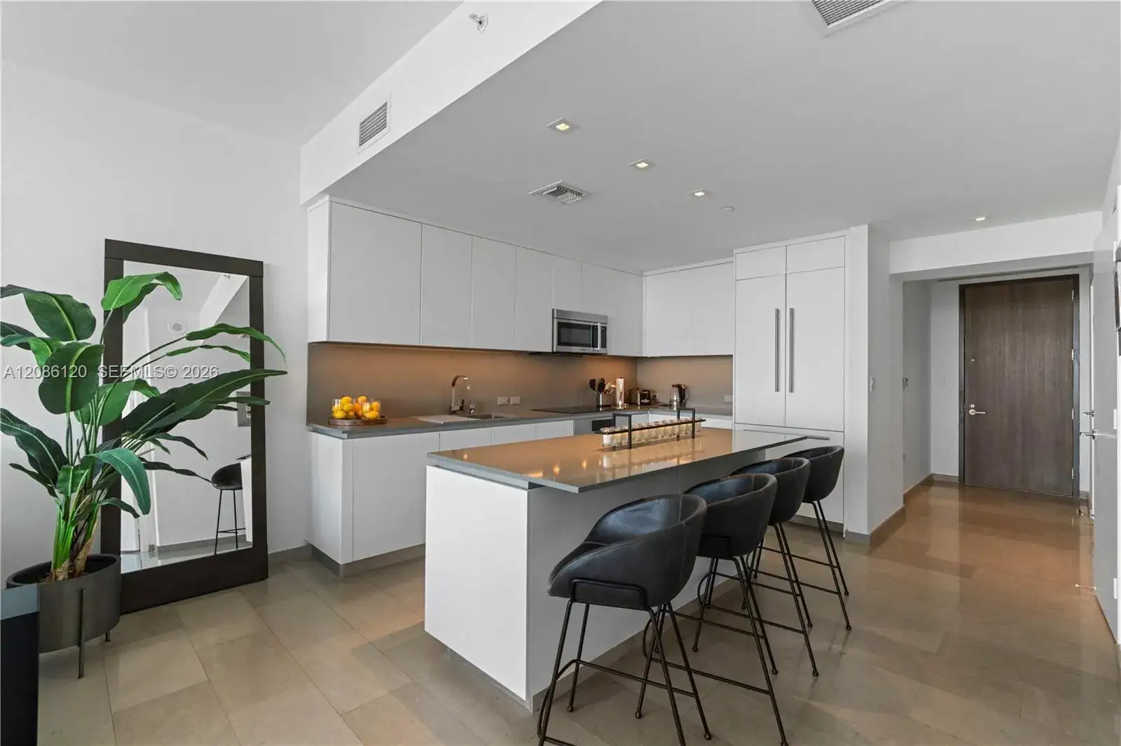 88 SW 7th St # 2906, Miami FL 33130 photo 2