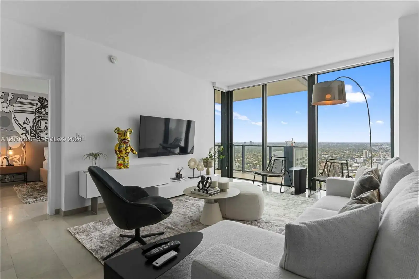 88 SW 7th St # 2906, Miami FL 33130 photo 4