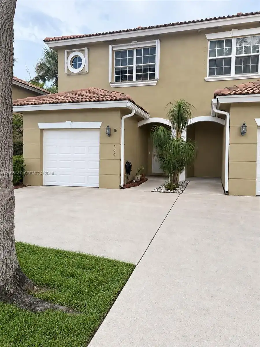 306 SW 120th Ave, Pembroke Pines FL 33025 photo 2