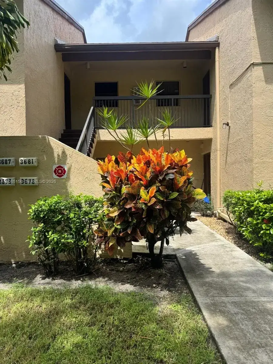 3679 Cocoplum Cir # 3528, Coconut Creek FL 33063