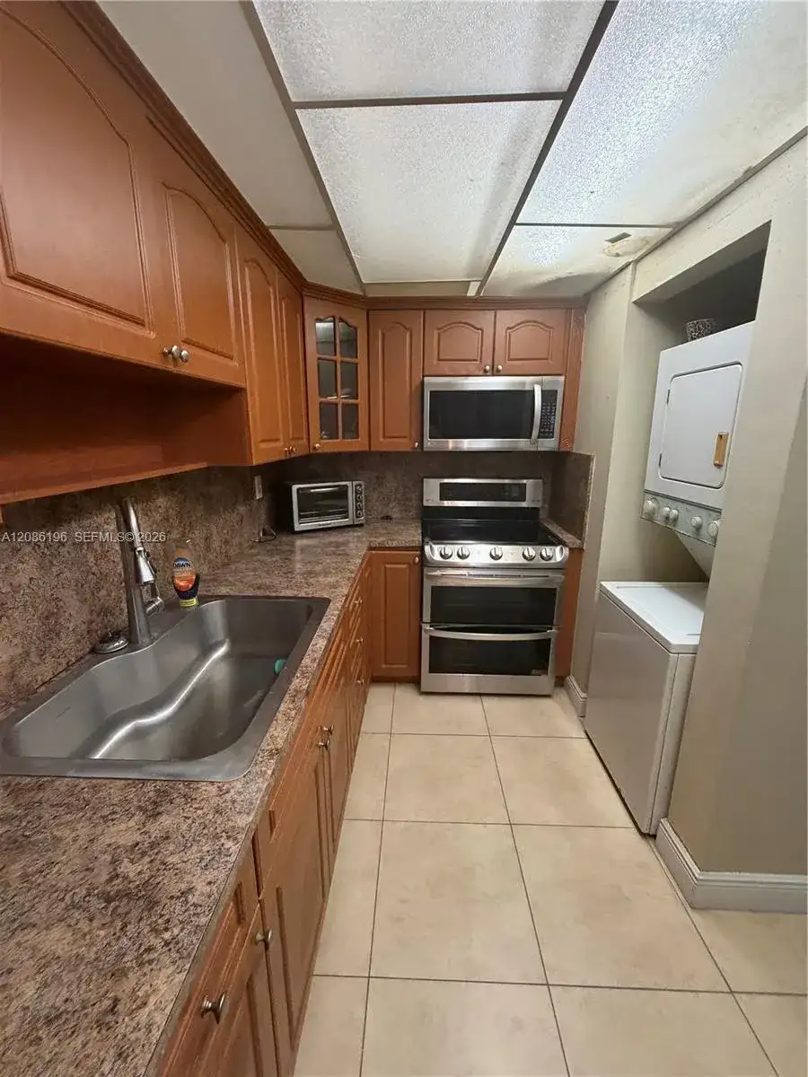 10090 NW 80 CT # 1327, Hialeah Gardens FL 33016 photo 3