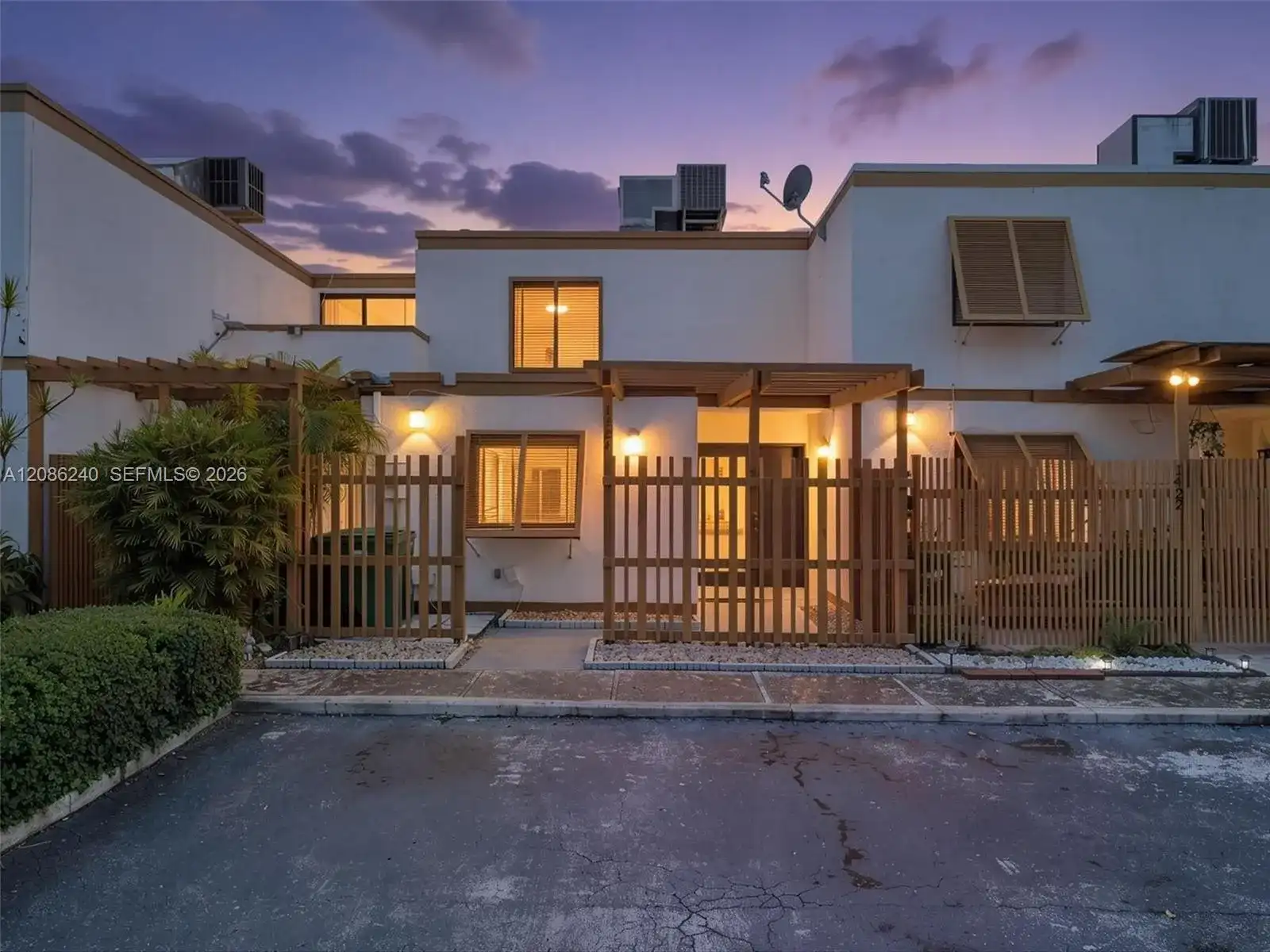 1424 SW 131st Place Cir E, Miami FL 33184