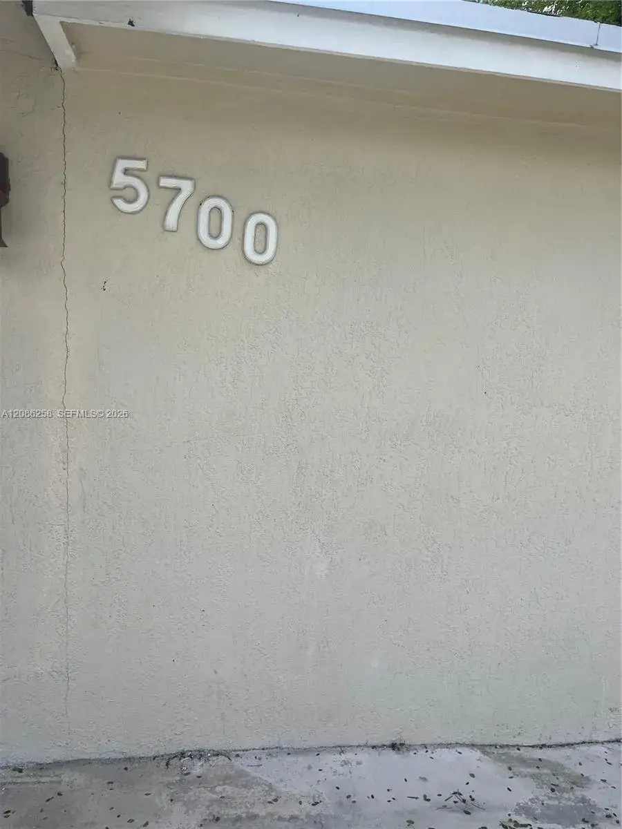 5700 SW 37th Ct # 5700, Davie FL 33314