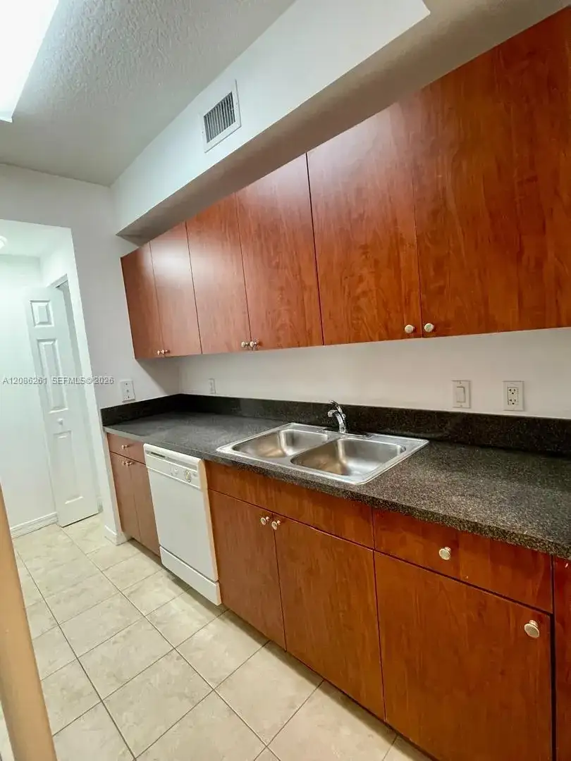 115 SW 11th St # 704, Miami FL 33130 photo 2