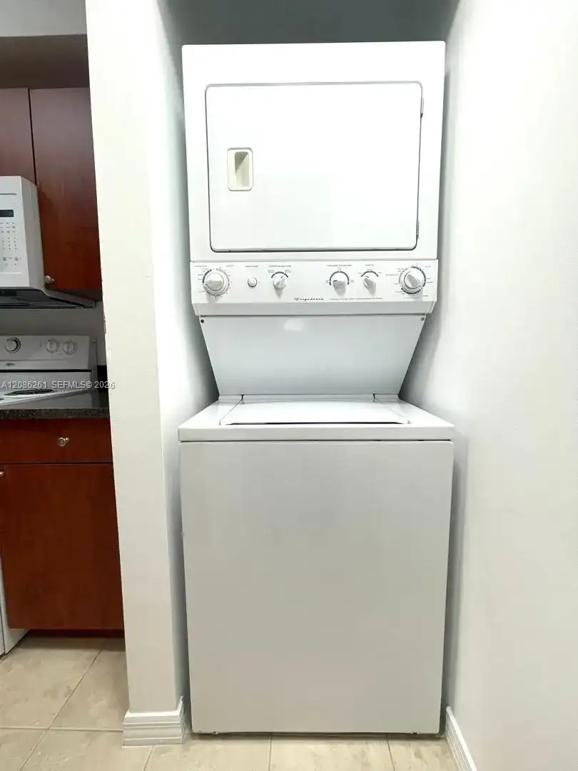 115 SW 11th St # 704, Miami FL 33130 photo 5