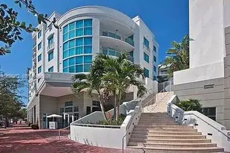 1 bedroom 1 bath Residential for sale at 110 Washington Ave # 1802, Miami Beach FL 33139