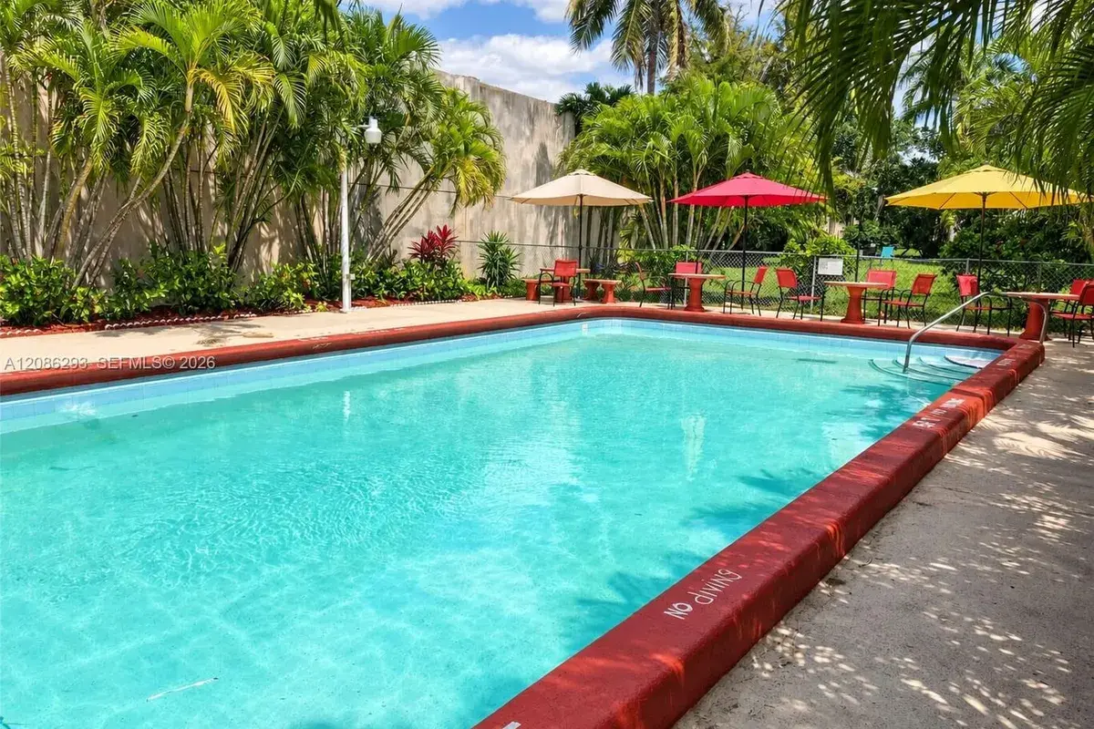 2915 Plunkett St # 11D, Hollywood FL 33020