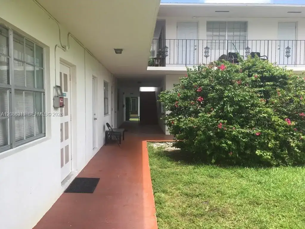 1825 Cleveland St # 5, Hollywood FL 33020 photo 2