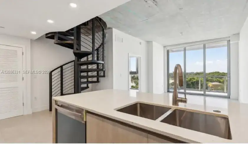 13800 Highland Dr, North Miami Beach FL 33181 photo 2