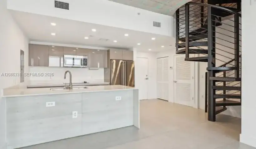 13800 Highland Dr, North Miami Beach FL 33181 photo 3