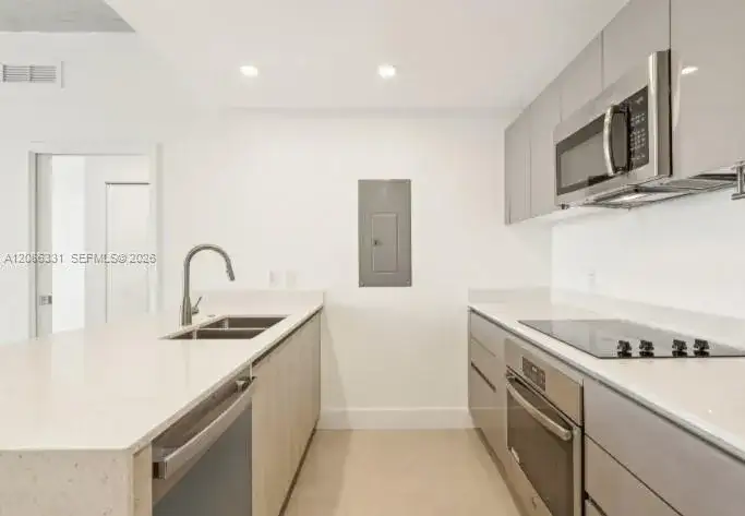13800 Highland Dr, North Miami Beach FL 33181 photo 5