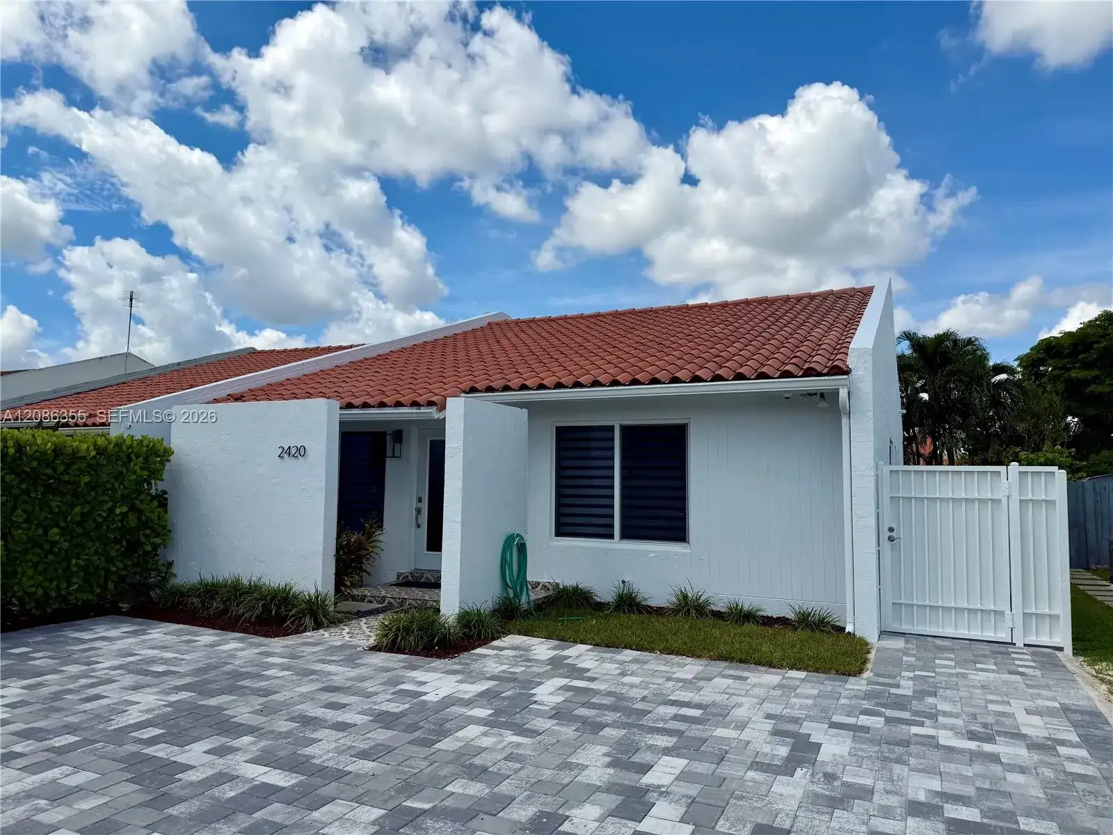 2420 SW 102nd Ave, Miami FL 33165 photo 2