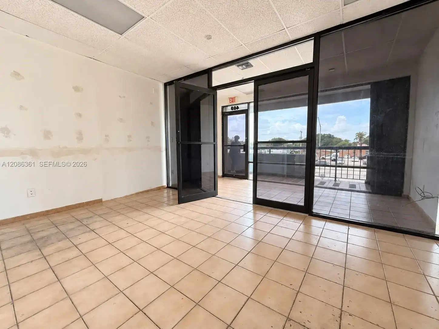 493 NW 27th Ave, Miami FL 33125 photo 2