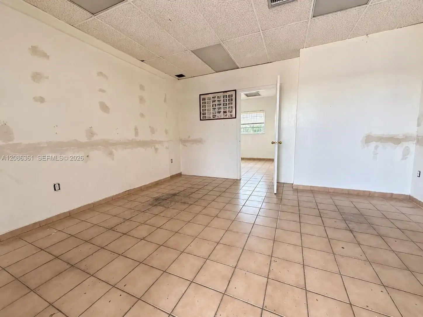 493 NW 27th Ave, Miami FL 33125 photo 3