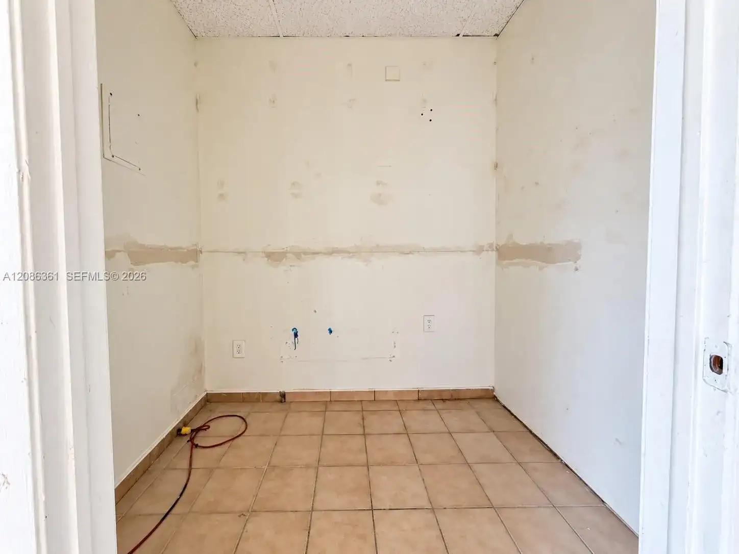 493 NW 27th Ave, Miami FL 33125 photo 5