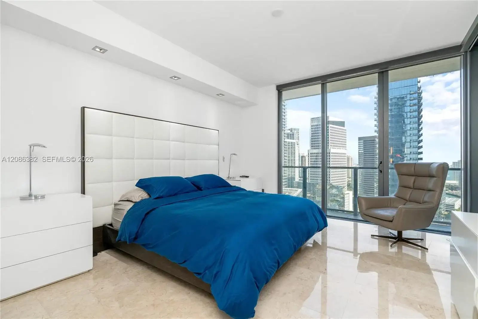 88 SW 7th St # 2401, Miami FL 33130 photo 2