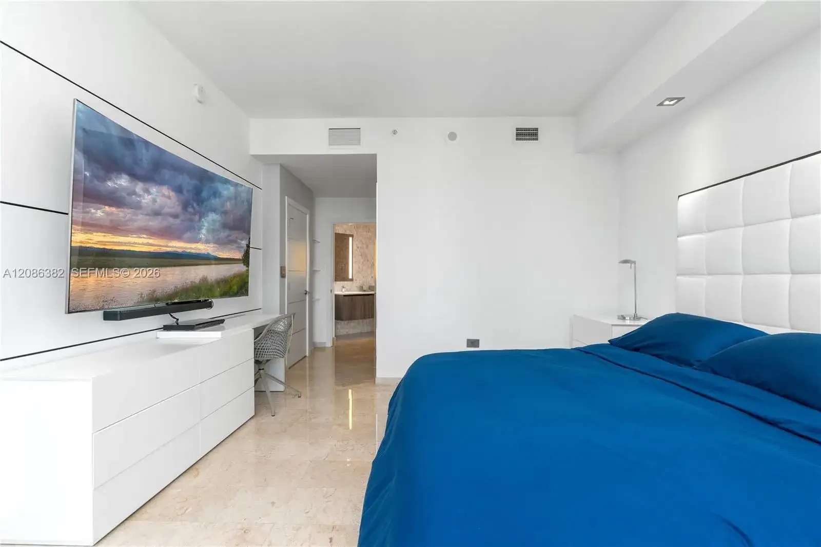 88 SW 7th St # 2401, Miami FL 33130 photo 3