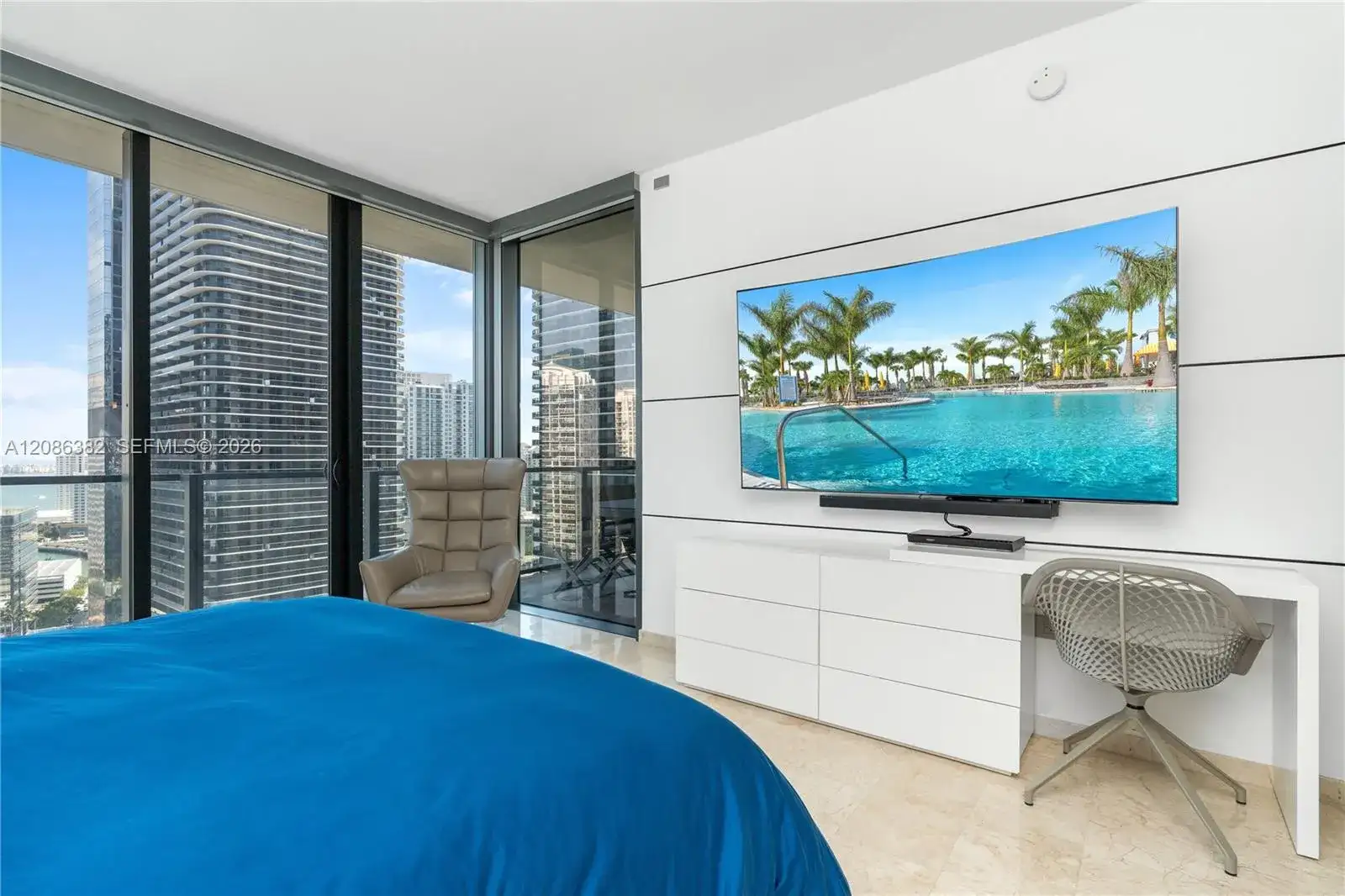 88 SW 7th St # 2401, Miami FL 33130 photo 4