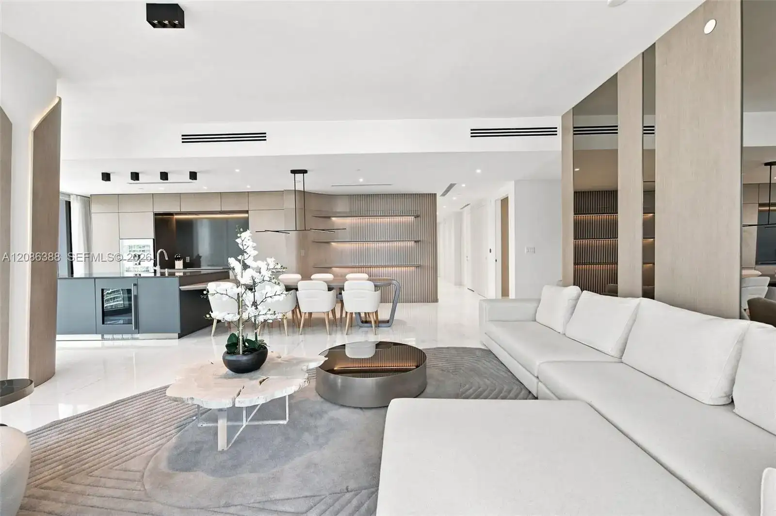 300 Biscayne Blvd Way # 3807, Miami FL 33131 photo 2