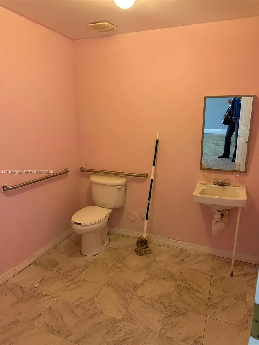 3401 N State Road 7 # 7, Lauderdale Lakes FL 33319