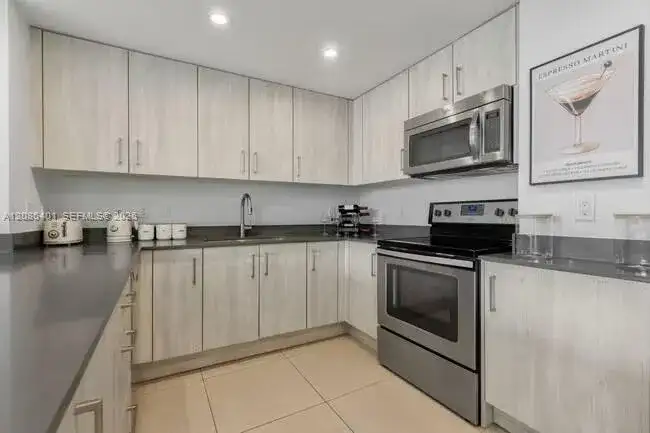 7525 E Treasure Dr # 710, North Bay Village FL 33141 photo 2