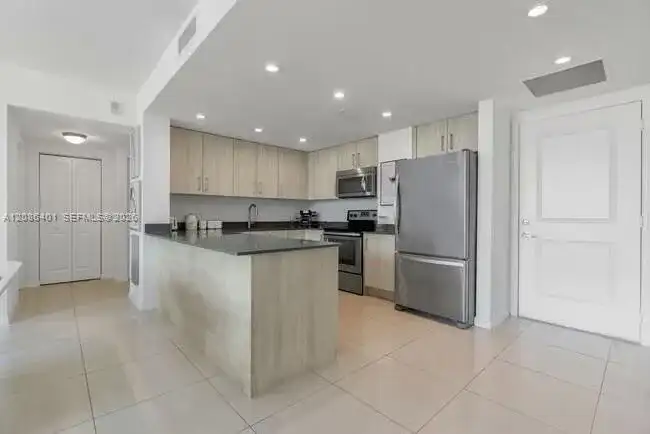 7525 E Treasure Dr # 710, North Bay Village FL 33141 photo 4