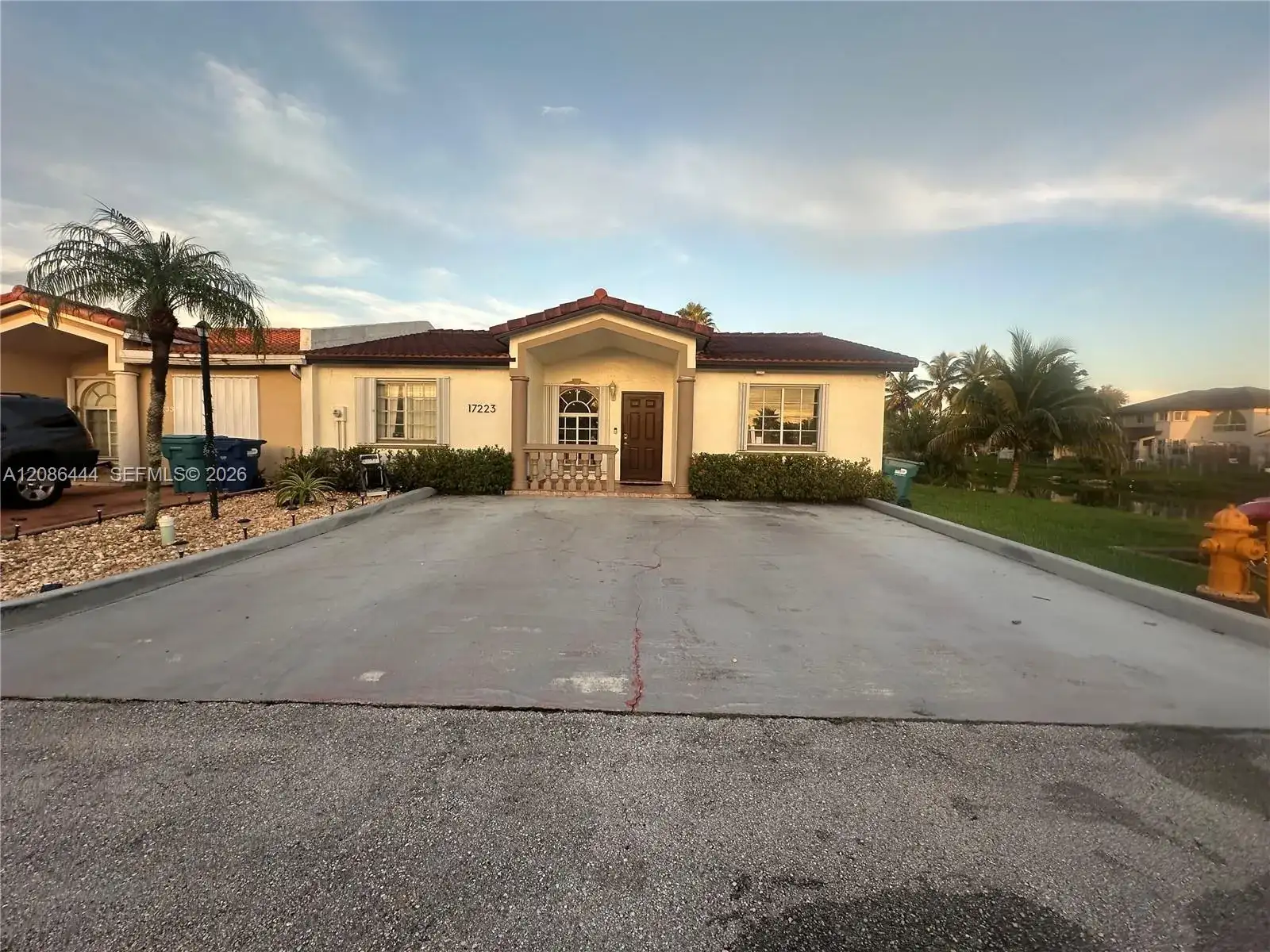 17223 NW 74th Ct, Hialeah FL 33015 photo 2