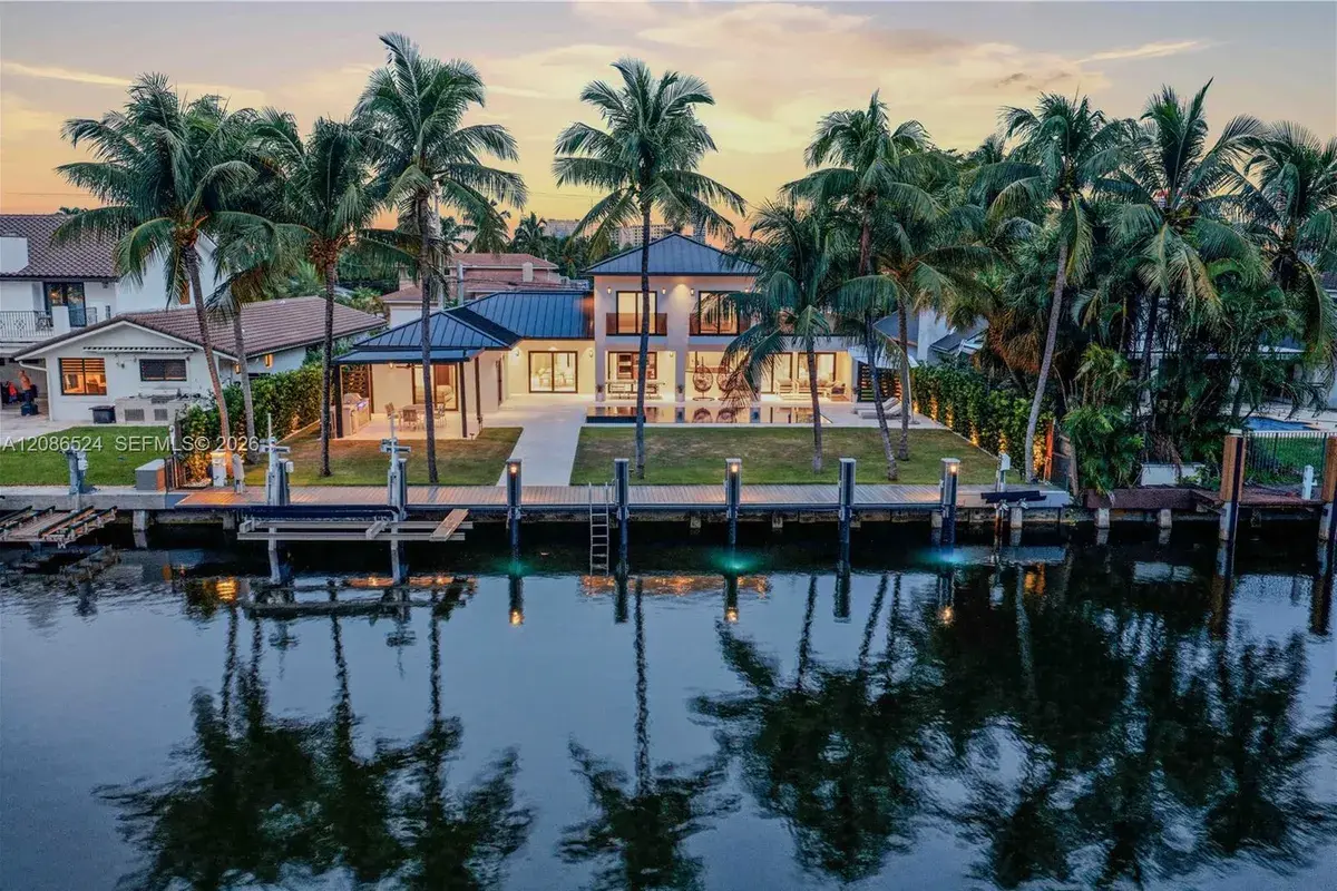 415 Holiday Dr, Hallandale Beach FL 33009