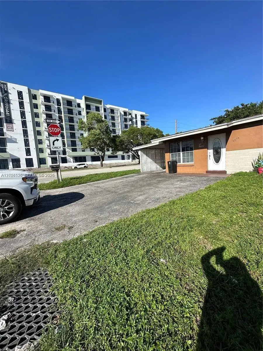 4812 SW 45th Ave, Dania Beach FL 33314 photo 4
