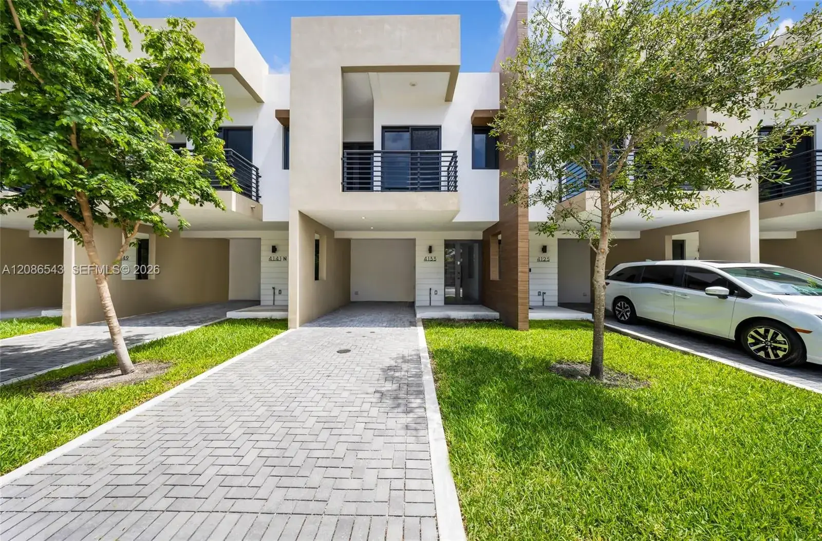 4133 N Oak Pl, Dania Beach FL 33314