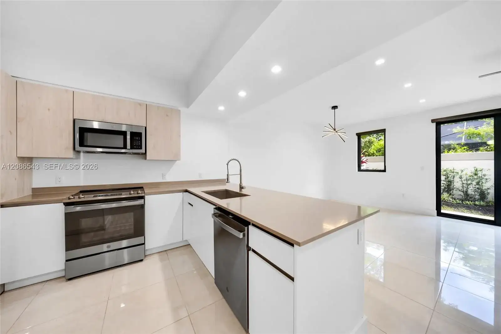 4133 N Oak Pl, Dania Beach FL 33314 photo 4