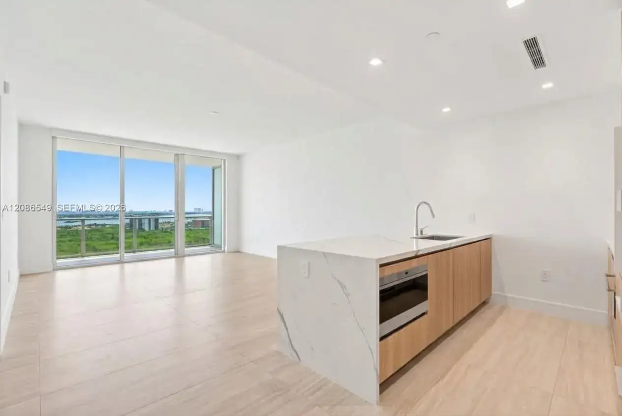 2411 Laguna Cir # 1004, North Miami FL 33181 photo 3