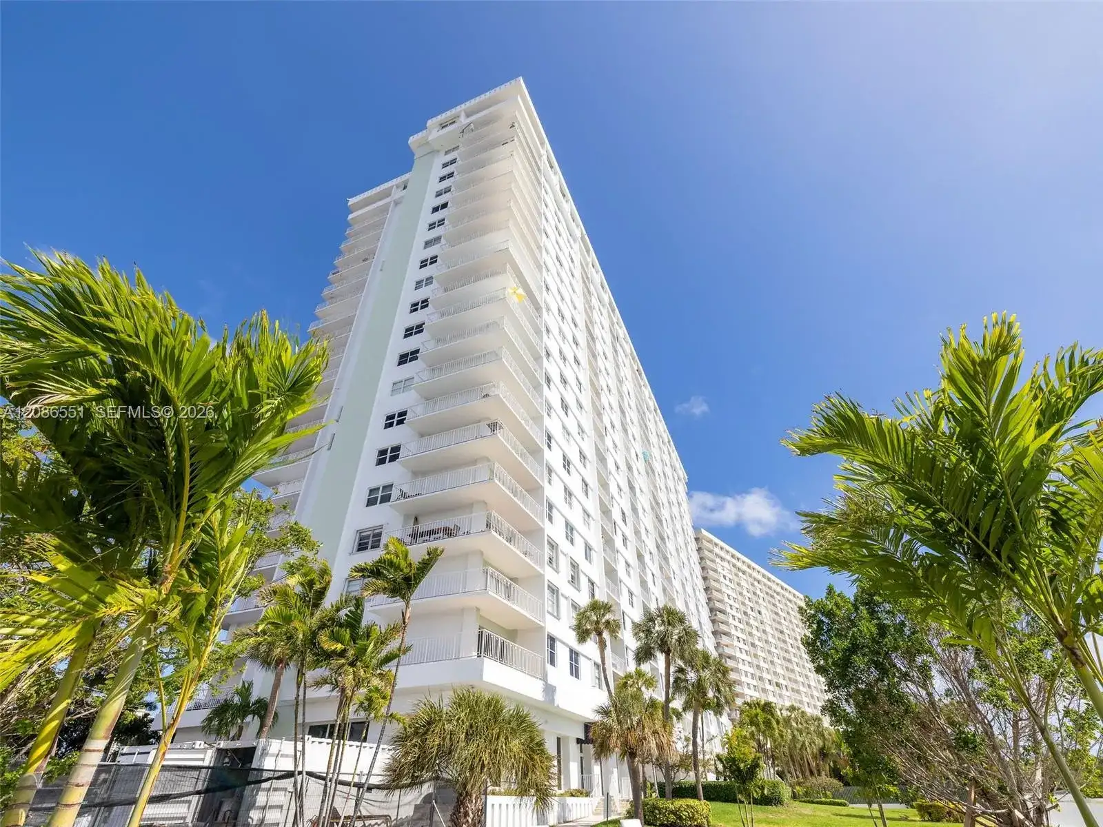 500 Bayview Dr # 1520, Sunny Isles Beach FL 33160 photo 4