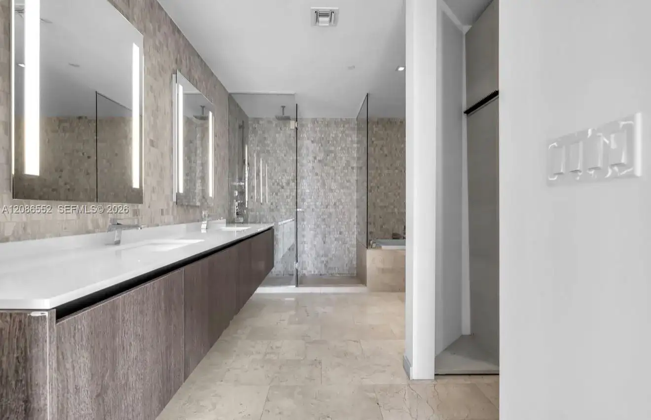 88 SW 7TH ST # 2005, Miami FL 33130 photo 3